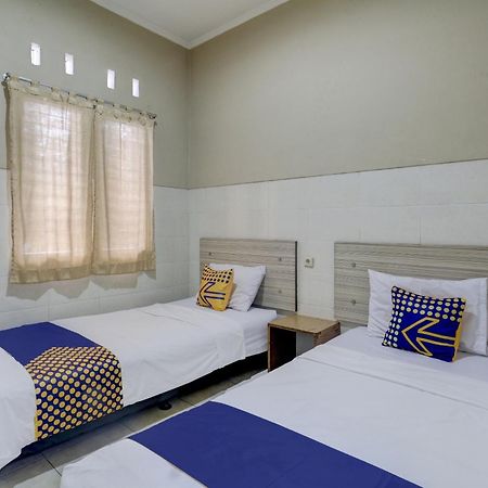 Oyo Life 90159 Puri Asoka Guest House Semarang Dış mekan fotoğraf
