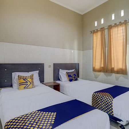 Oyo Life 90159 Puri Asoka Guest House Semarang Dış mekan fotoğraf