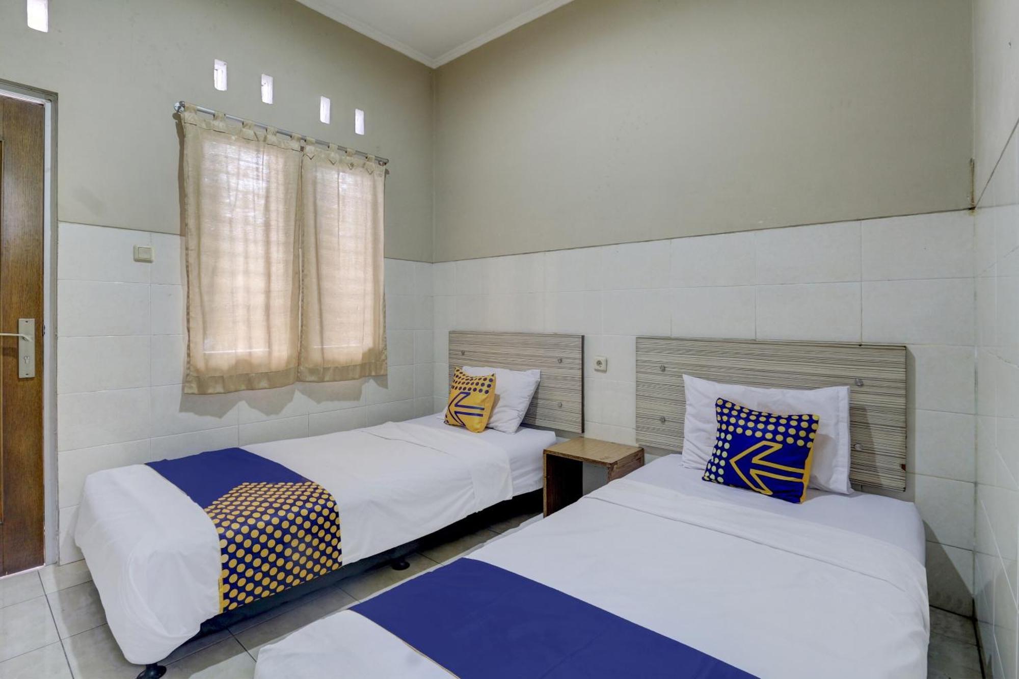 Oyo Life 90159 Puri Asoka Guest House Semarang Dış mekan fotoğraf