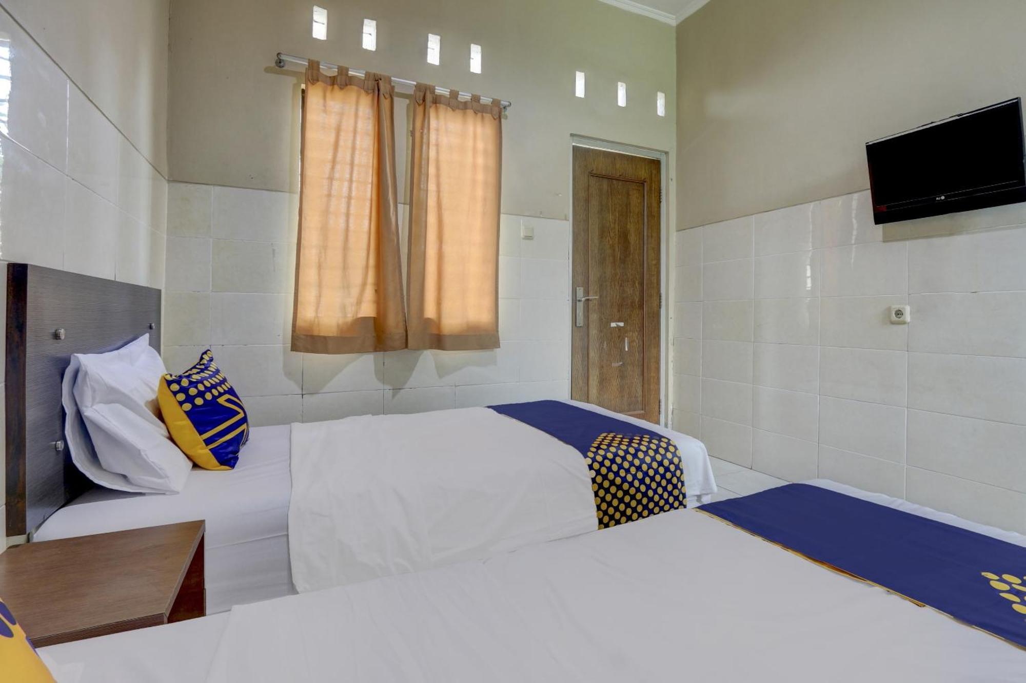 Oyo Life 90159 Puri Asoka Guest House Semarang Dış mekan fotoğraf