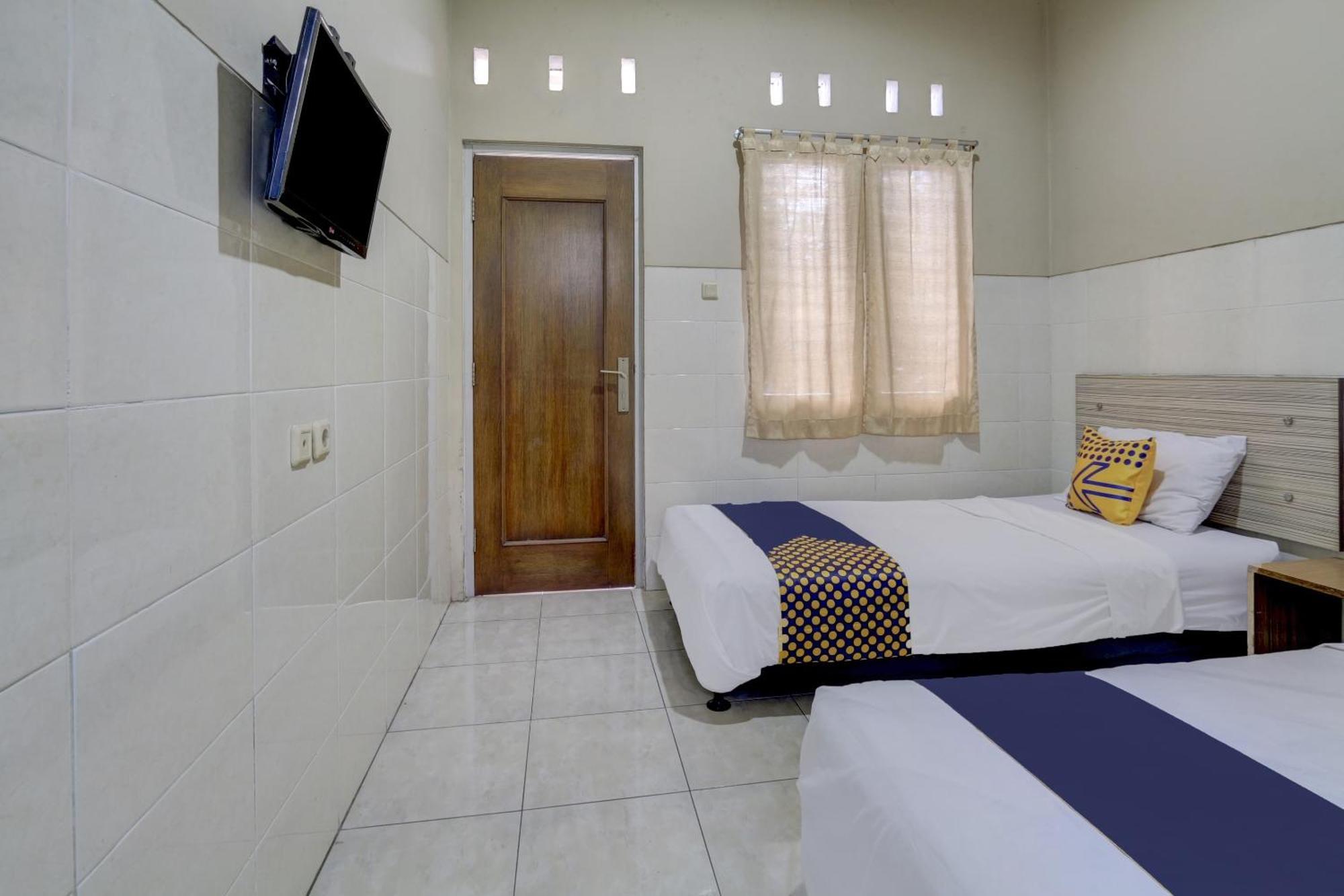 Oyo Life 90159 Puri Asoka Guest House Semarang Dış mekan fotoğraf