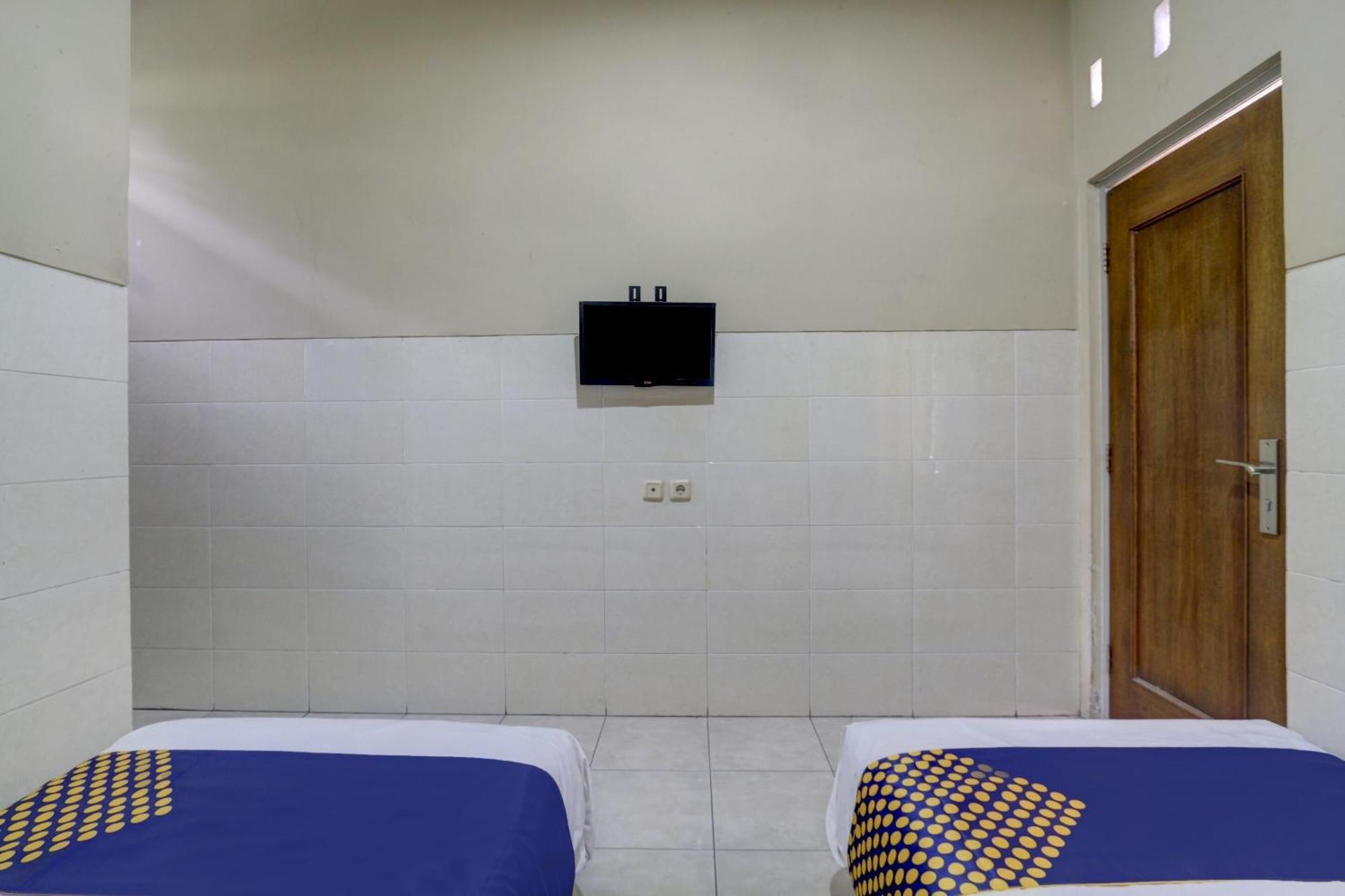 Oyo Life 90159 Puri Asoka Guest House Semarang Dış mekan fotoğraf