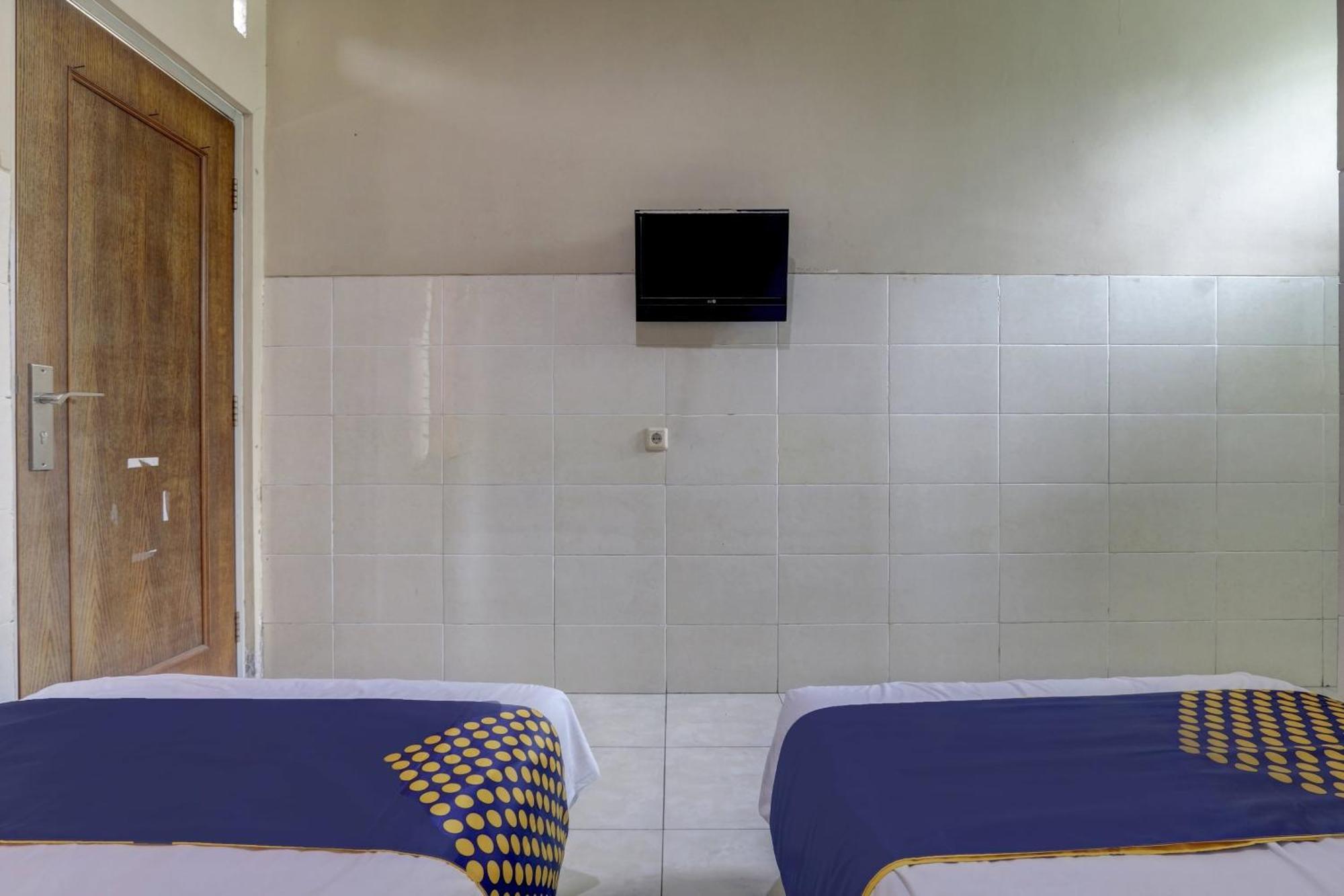Oyo Life 90159 Puri Asoka Guest House Semarang Dış mekan fotoğraf